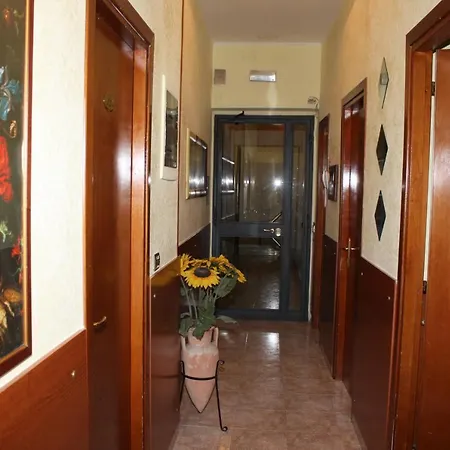 Yiennese Two Отель типа 