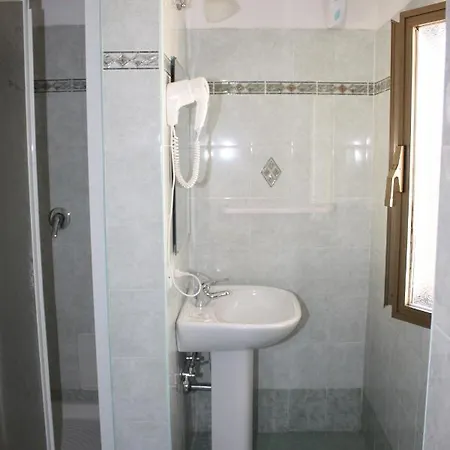 Yiennese Two * Рим