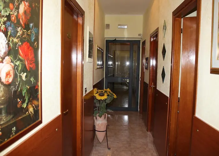 Yiennese Two Bed & Breakfast *