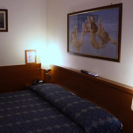 Yiennese Two Nocleg ze śniadaniem