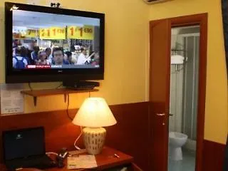 Yiennese Two Nocleg ze śniadaniem *